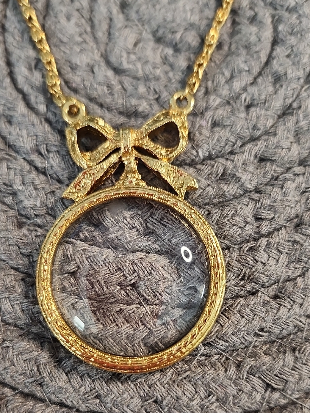 1928 Jewelry Vintage Goldtone Magnifying Necklace 28" Chain - Picture 2 of 6